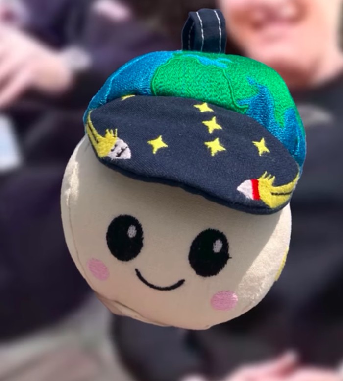 Boneka maskot NASA Rise