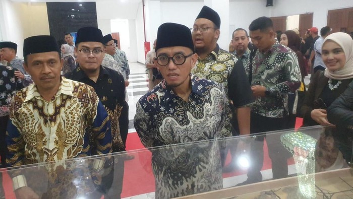 Wakil Menteri Haji dan Umrah, Dahnil Anzar Simanjuntak, saat menutup Rapat Kerja Nasional (Rakernas) Konsolidasi Penyelenggaraan Haji 2026/1447 H di Asrama Haji Banten, Cipondoh, Kota Tangerang, Jumat (10/04/2026).
