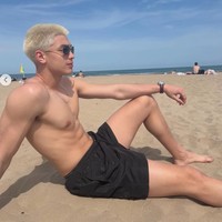 Foto Eddy, Putra Ganteng Maudy Koesnaedi, Pamer Perut Sixpack & Rambut Blonde