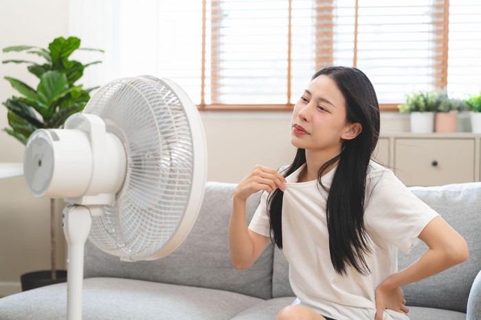 Sirkulasi udara yang tidak optimal bisa membuat suhu di dalam ruangan terasa lebih panas, bahkan menimbulkan rasa tidak betah meski berada di dalam rumah sendiri.