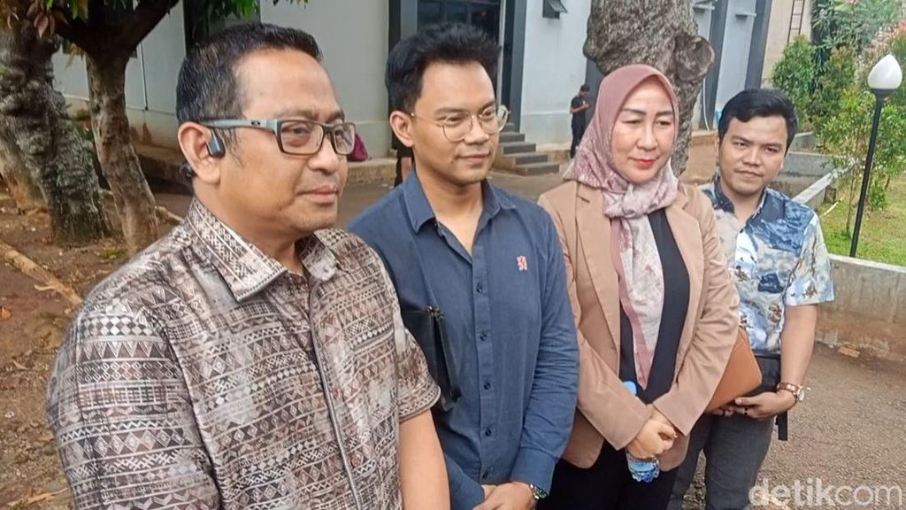 Hubungan Insanul Fahmi dengan Anak Usai Cerai dari Wardatina Mawa