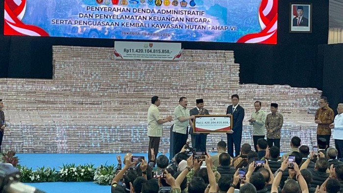 Jaksa Agung ST Burhanuddin serahkan hasil rampasan negara ke kas negara (Rumondang/detikcom)