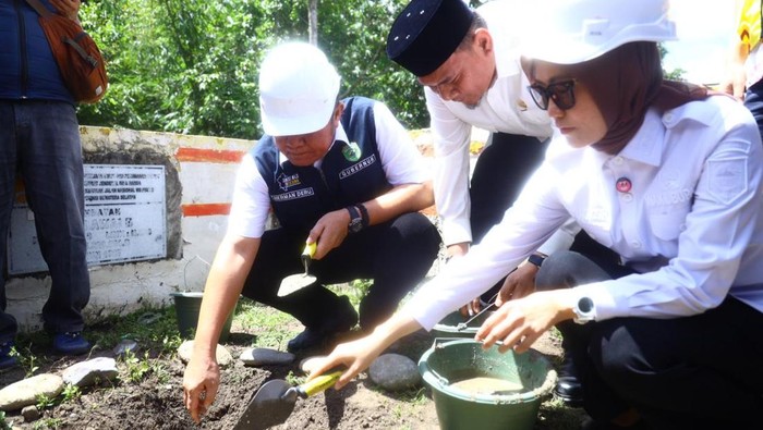 Jembatan Air Lawai mulai dibangun usai roboh dilintasi kendaraan truk batu bara.