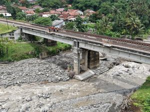 Jembatan Rel Prupuk-Linggapura Rusak, KA Harus Lewat Bergantian