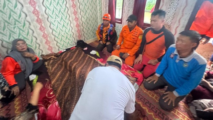 Jenazah Findo (2) diserahkan ke pihak keluarga