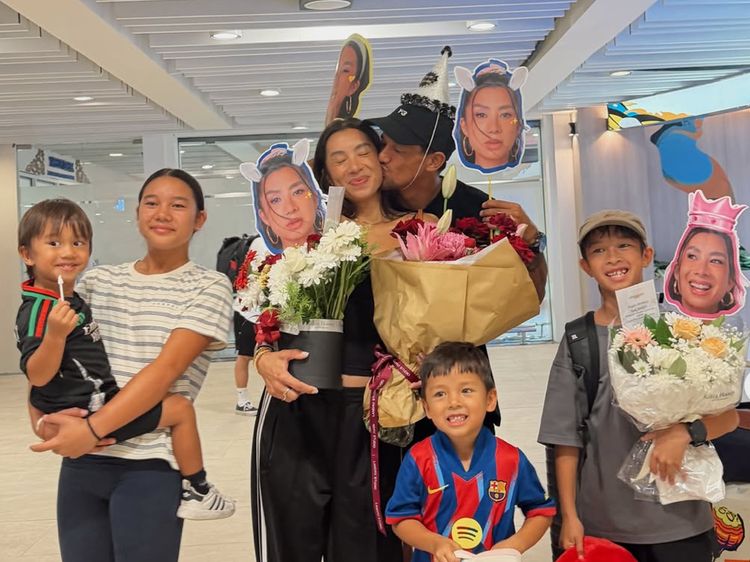 Potret Ultah ke-39 Jennifer Bachdim, Dapat Kejutan Spesial di Bandara Bali