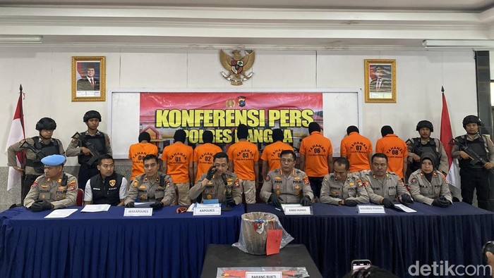 Kabid Humas Polda Babel Kombes Agus Sugiyarso memimpin jumpa pers di Mapolres Bangka.