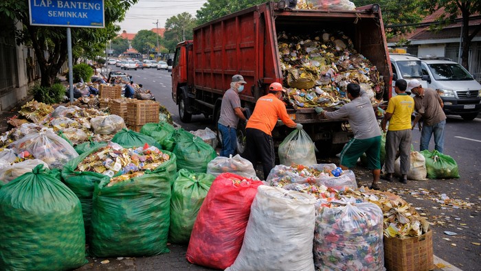 Kecamatan Kuta, Bali, mulai angkut sampah terpilah. (Chat GPT)