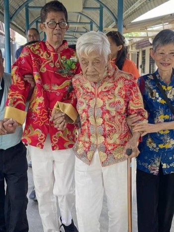 Viral Cinta Tak Kenal Usia, Nenek 91 Dinikahi Pria 67 Tahun di Panti Jompo