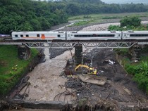 Perbaikan Jembatan Rel Prupuk-Linggapura Bikin 13 Perjalanan KA Terlambat