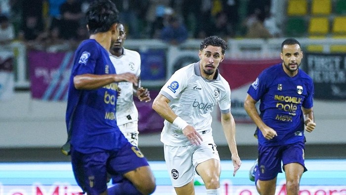 Laga Persita Tangerang vs Arema FC