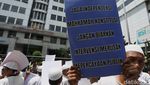 Massa Desak MK Independen dalam Uji UU TNI