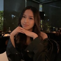 Michelle Ashley sempat jadi sorotan usai menyebut perilaku ibunya kini downgrade. Seperti yang diketahui, Pinkan Mambo belakangan kerap live TikTok di jalanan. Tak hanya sekedar bernyanyi dan berjoget, Pinkan juga berguling-guling di trotoar. Foto: Instagram/@michelle4sh