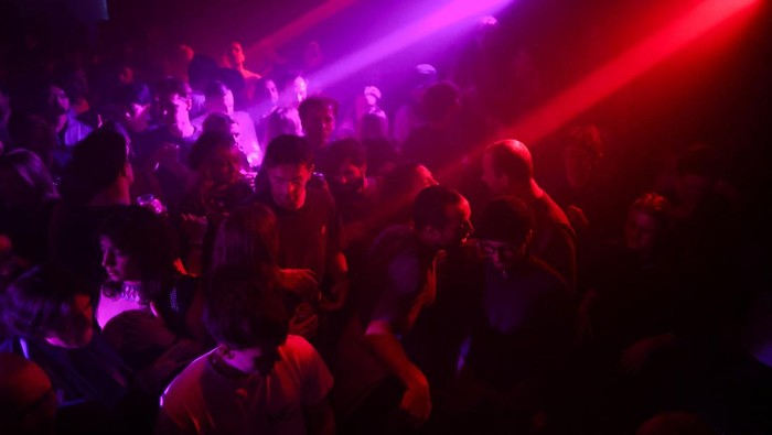 People gather at the smoking area outside The Carpet Shop nightclub in Peckham in London, Britain, November 15, 2025. REUTERS/Jack Taylor     TPX IMAGES OF THE DAY