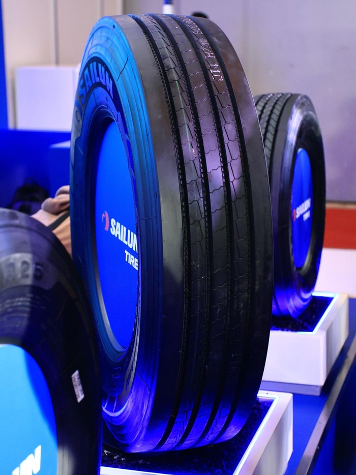 Pada GAIKINDO Indonesia International Commercial Vehicle Expo (GIICOMVEC 2026),Sailun kembali memperkenalkan lineup mereka dan memperkenalkan 2 produk terbaru SFR25 dan S690 yang diklaim telah dirancang untuk menjawab kebutuhan operasional yang berbe