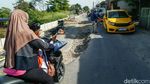 Penampakan Dua Titik Jalan CBL Bekasi Amblas - Longsor