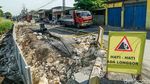 Penampakan Dua Titik Jalan CBL Bekasi Amblas - Longsor