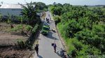 Penampakan Dua Titik Jalan CBL Bekasi Amblas - Longsor