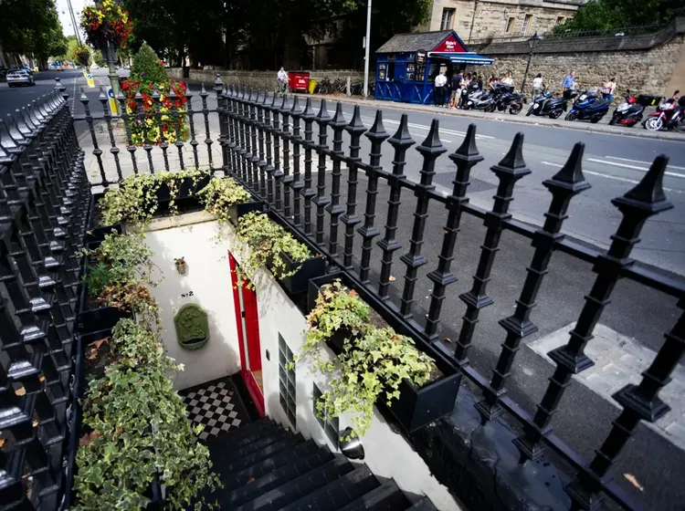 Begini Wujud Hotel yang Dulunya Bekas Toilet Umum, Estetik!