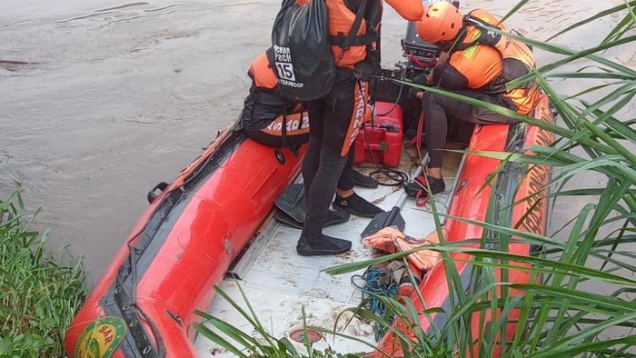 Pencarian orang tenggelam di Sungai Citarum