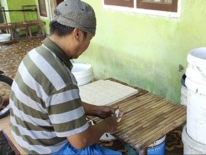 Siasat Perajin Tahu Pangandaran Hadapi Lonjakan Harga Kedelai