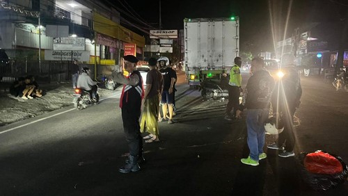 Polisi melakukan olah TKP kecelakaan lalu lintas di Jalan Bypass Soekarno, Tabanan, Bali, Kamis (9/4/2026). (Foto: Dok. Istimewa)