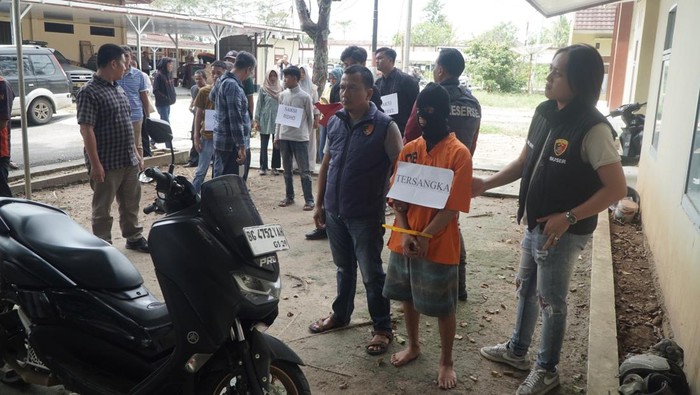 Polisi menggelar rekonstruksi kasus pembunuhan remaja di OKU Selatan