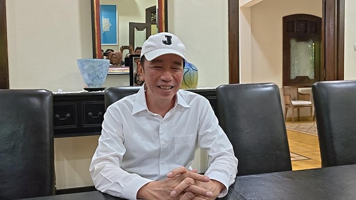Presiden ke-7, Joko Widodo ditemui di kediaman Sumber, Banjarsari, Jumat (10/4/2026)