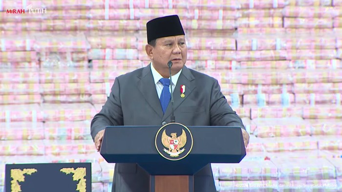 Presiden Prabowo Subianto meminta seluruh lembaga di setiap tingkatan untuk menegakkan hukum. Menurutnya, masih ada oknum yang membantu pencurian uang negara. (YouTube Setpres)