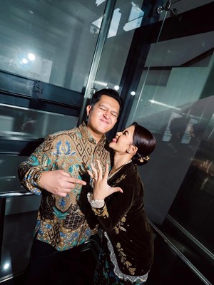 Di Balik Potret Indah Lamaran, Prinsa Mandagie Ternyata Lagi Sakit