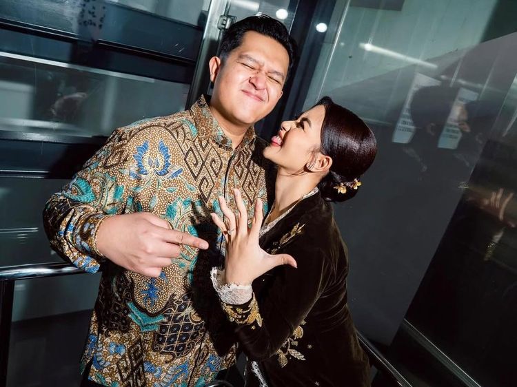 Di Balik Potret Indah Lamaran, Prinsa Mandagie Ternyata Lagi Sakit