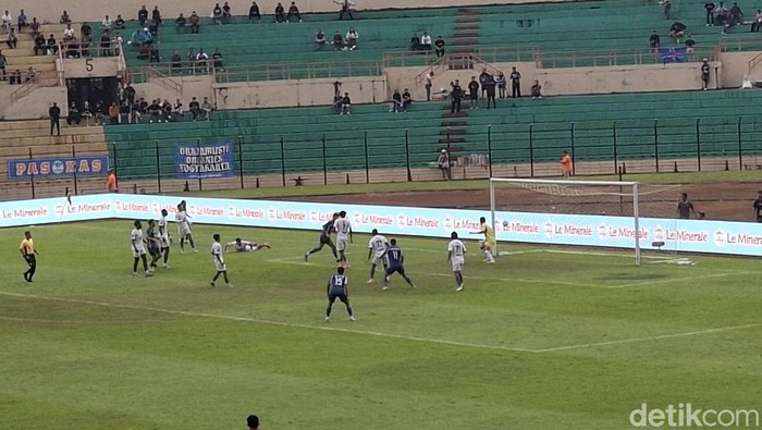 Laga PSIM Jogja vs PSM Makassar di Stadion Sultan Agung, Bantul, Jumat (10/4/2026).