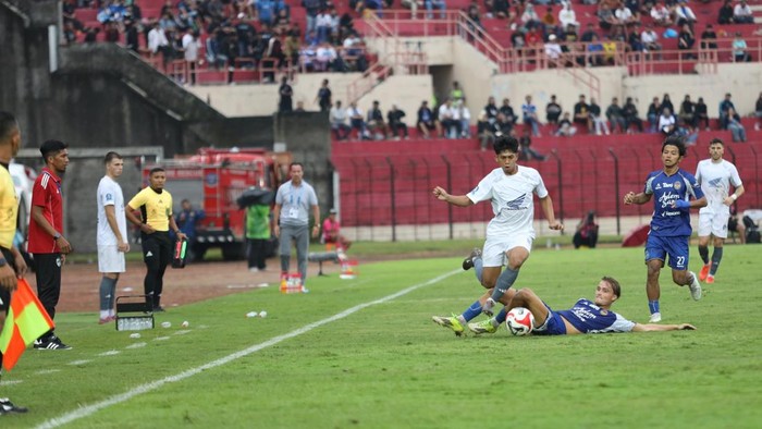 PSM Makassar menang 2-1 atas PSIM Yogyakarta di Super League meski sempat tertinggal lebih dulu dalam laga di Stadion Sultan Agung, Bantul.