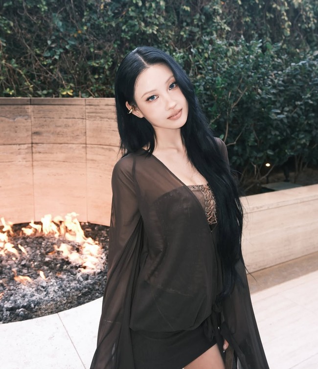 Awalnya RISABAE belajar makeup secara otodidak dan banyak bereksperimen. Ia mulai aktif membuat konten YouTube pada 2015 dan meraih popularitas pesat, sukses mengumpulkan 2,68 juta subscribers. Foto: dok. Instagram @risabae_art