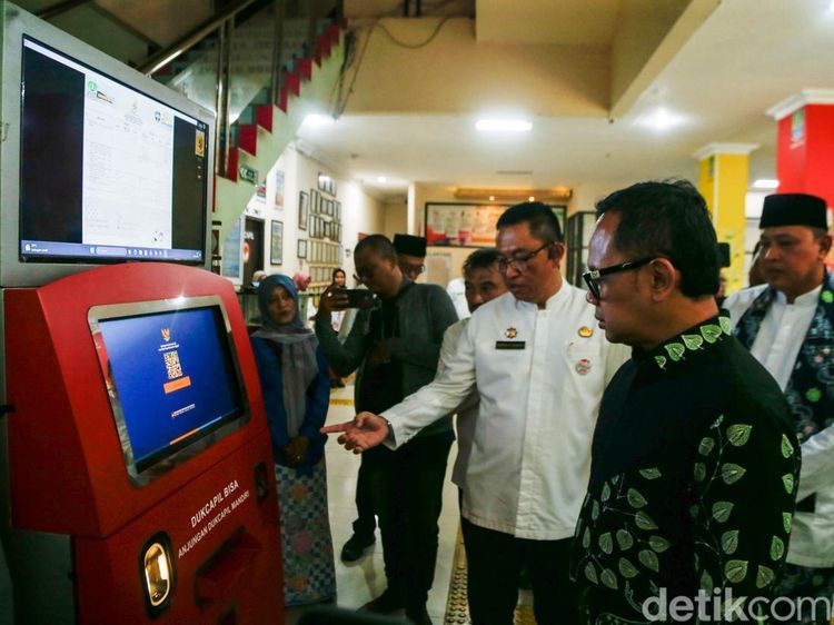 Sidak WFH di Bekasi, Wamendagri Cek Langsung ASN hingga ke Rumah