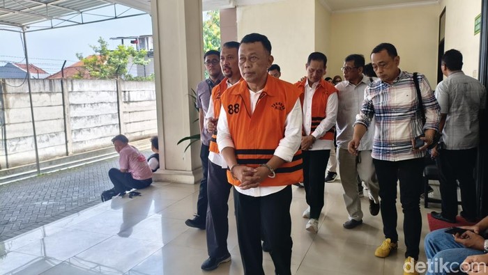Sugiri jalani sidang perdana