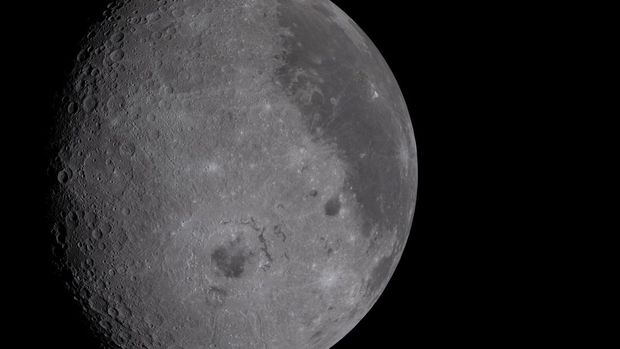 Sukses Pecah Rekor, Kru Artemis II Siap Pulang ke Bumi The NASA Artemis II crew, Mission Specialist Christina Koch, Mission Specialist Jeremy Hansen, Commander Reid Wiseman, and Pilot Victor Glover, pose for a group photo inside the Orion spacecraft on their way home following a flyby of the far side of the Moon on April 6, 2026. NASA/Handout via REUTERS THIS IMAGE HAS BEEN SUPPLIED BY A THIRD PARTY. REFILE - CORRECTING DATE FROM