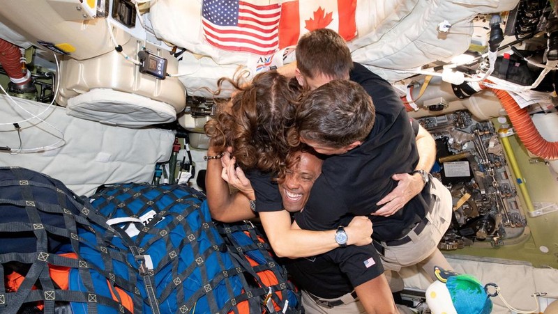 The NASA Artemis II crew, Mission Specialist Christina Koch, Mission Specialist Jeremy Hansen, Commander Reid Wiseman, and Pilot Victor Glover, pose for a group photo inside the Orion spacecraft on their way home following a flyby of the far side of the Moon on April 6, 2026. NASA/Handout via REUTERS THIS IMAGE HAS BEEN SUPPLIED BY A THIRD PARTY. REFILE - CORRECTING DATE FROM 