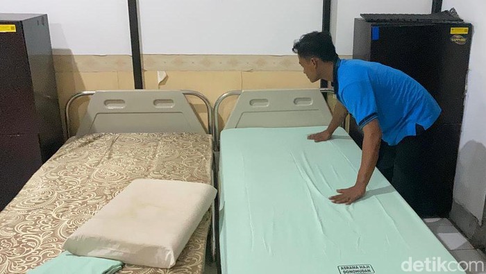 Tempat tidur para jemaah calon haji di Asrama Haji Donohudan, Ngemplak, Boyolali, Jumat (10/4/2026).