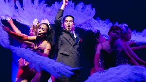 Musikal klasik yang penuh energi, humor, dan sensualitas, tapi juga sebagai refleksi sosial berhasil membius para penonton di Jakarta. Foto: Dok.Jakarta Art House