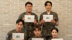 Unik! Cast The Legend Of Kitchen Soldier Baca Skrip Pakai Baju Tentara