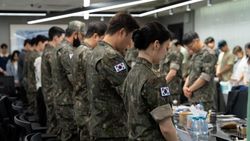 Unik! Cast The Legend Of Kitchen Soldier Baca Skrip Pakai Baju Tentara