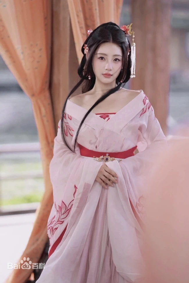 Namun baru berkarier tiga tahun, aktris cantik itu mengaku sudah berencana pensiun. Pada 2 April, Tian mengumumkan pengunduran dirinya dan menjelaskan alasannya. Foto: Baidu