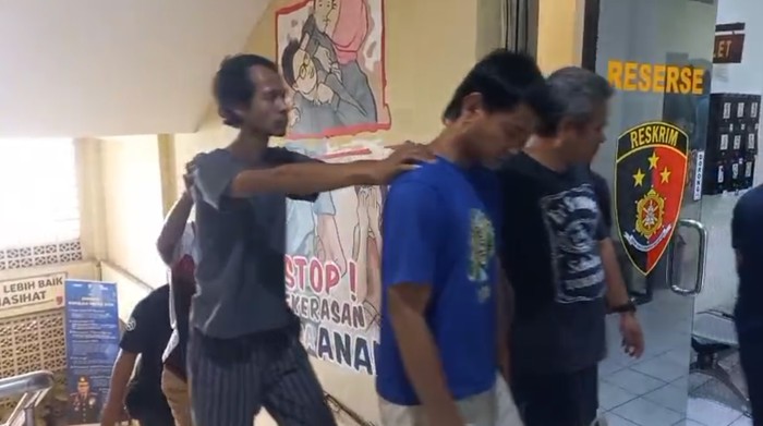 Trio preman pemalak tukang bubur di Tanah Abang, Jakarta Pusat ditangkap polisi.