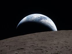 Link Download Wallpaper Bumi-Bulan Artemis II untuk iPhone & Android