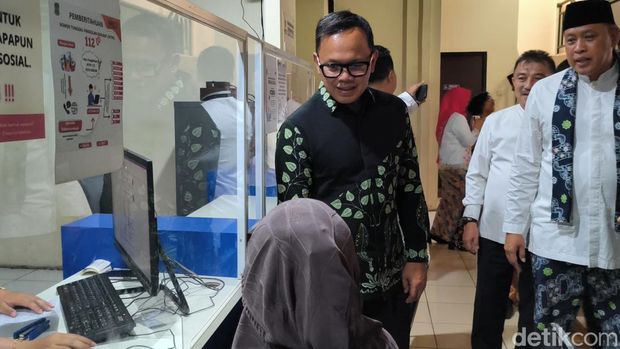 Wamendagri Bima Arya Cek WFH ASN Pemkot Bekasi