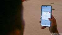 Presensi dilakukan melalui aplikasi mobile sebanyak dua kali, yaitu pada pukul 06.00–08.00 WIB dan 16.00–18.00 WIB.
