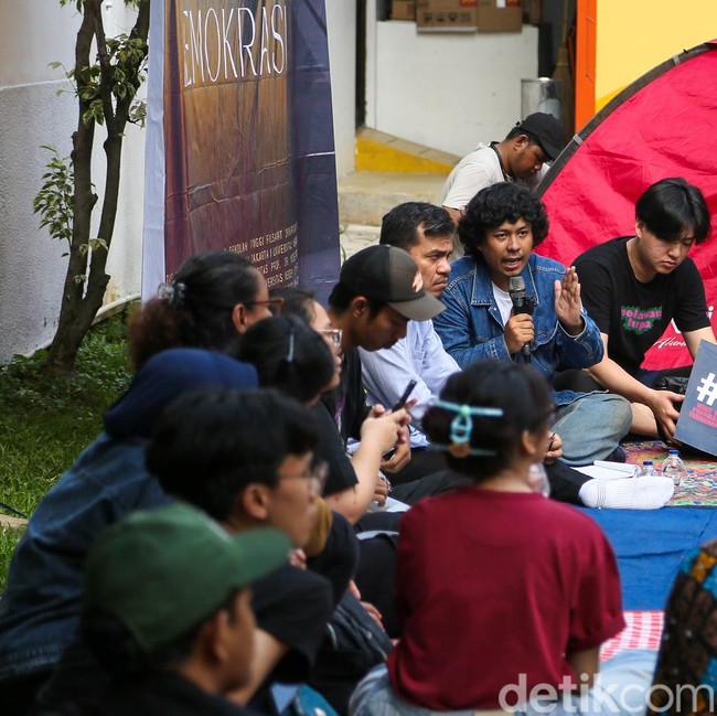 Aksi Gelar Tenda di Komnas HAM, Tuntut Keadilan Kasus Andrie Yunus