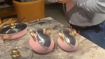 Sepertinya bukan orangnya yang kuat, tetapi memang pancinya aja ini yang terlalu mudah penyok. Foto: Bored Panda