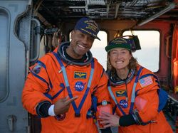 Senyum Haru Astronaut Artemis II Usai 10 Hari Keliling Bulan